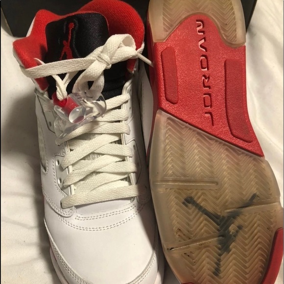Jordan’s retro 5 (GS) Fire reds - Picture 2 of 5